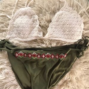 3 piece Hollister swimsuit bundle-see description